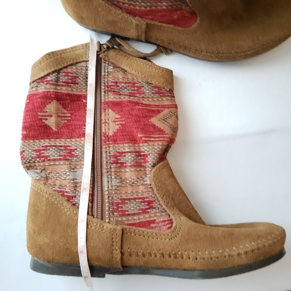 Minnetonka Baja tapestry boots NWT - Picture 2 of 6